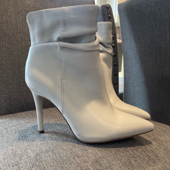 Elegant Women's Gray Ankle Boots - Picture 2 of 5